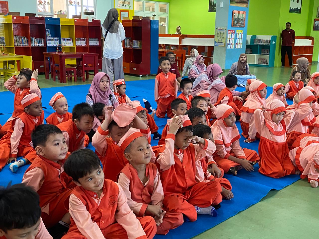 Wisata LiterAsyik Ke Perpustakaan Jakarta Timur Bersama TKI Al-Istiqomah